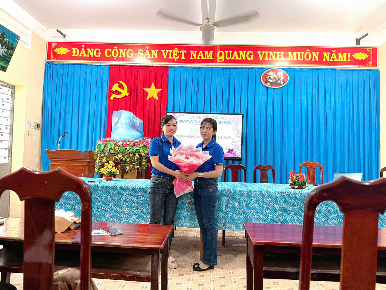 z6387406661042_279decc95891ffd5ad672a04802a4b4d